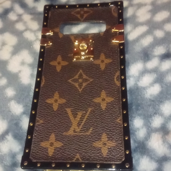 TRUNK L V  -  S - 10 PLUS PHONE CASE - Picture 7 of 8